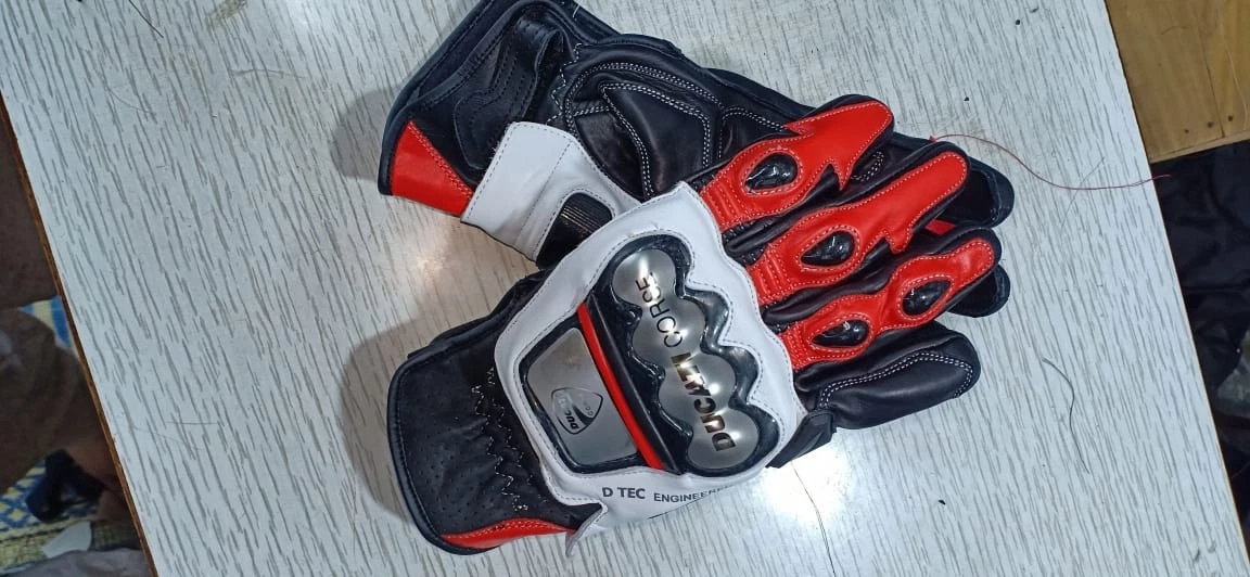 DUCATI CORSE BLACK AND RED MOTORBIKE MOTORCYCLE ARMOURED COWHIDE LEATHER GLOVES