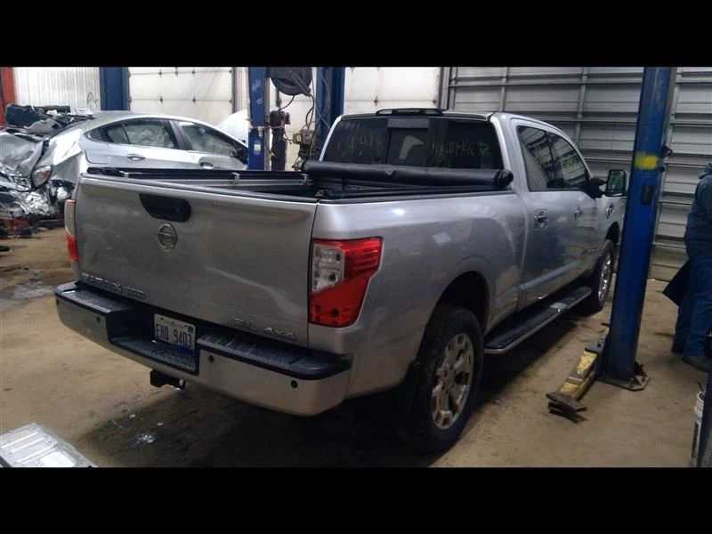 **SOLO RECOGIDA LOCAL** 16-19 Titan XD pasajero estribo derecho Foto 4 de 4