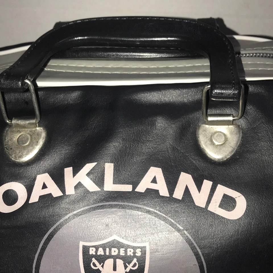 Bolsa de gimnasio deportiva de lona de vinilo Oakland Raiders de fútbol americano de la NFL de colección de los años 70 Foto 2 de 4