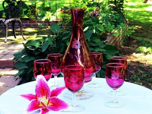 Vintage-Cranberry-Art-Glass-Wine-Carafe-amp-6-Glasses-Floral-Etching-Good-Color