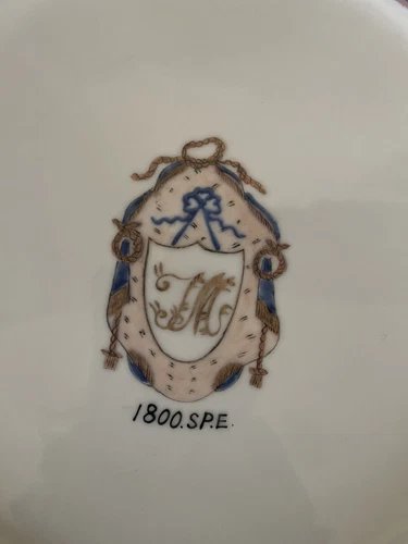 Chinese Export Armorial Porcelain Plate - Picture 2 of 8