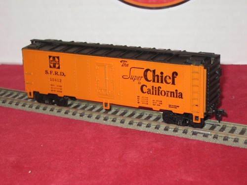 Athearn HO Scale Santa Fe "Super Chief" 40' Steel Door Box Car - Item #CCHO743 - Bild 4 von 7