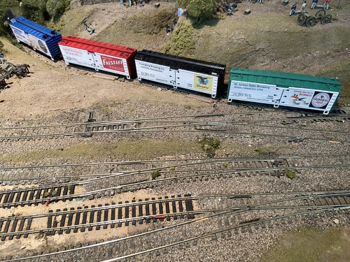 Athearn 40' wood reefer custom painted Falstaff Beer - Picture 5 of 5