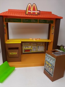 barbie loves mcdonalds 1982