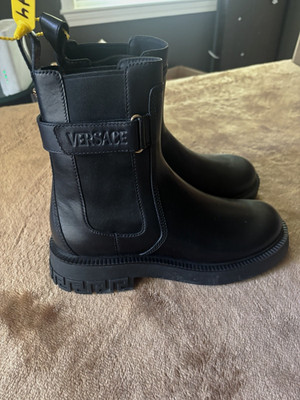 VERSACE Men s Black Leather Chelsea Ankle Boots Round Toe Rubber Sole US 11