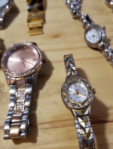 Assorted WATCHES - 15 Piece Lot - Not Working For Parts / Repair Timex Fossil - Foto 5 di 14