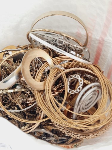 Junk Drawer Lot Gold Silver Tone Jewelry 7 Pounds Wearable Big Lot - Picture 24 of 24