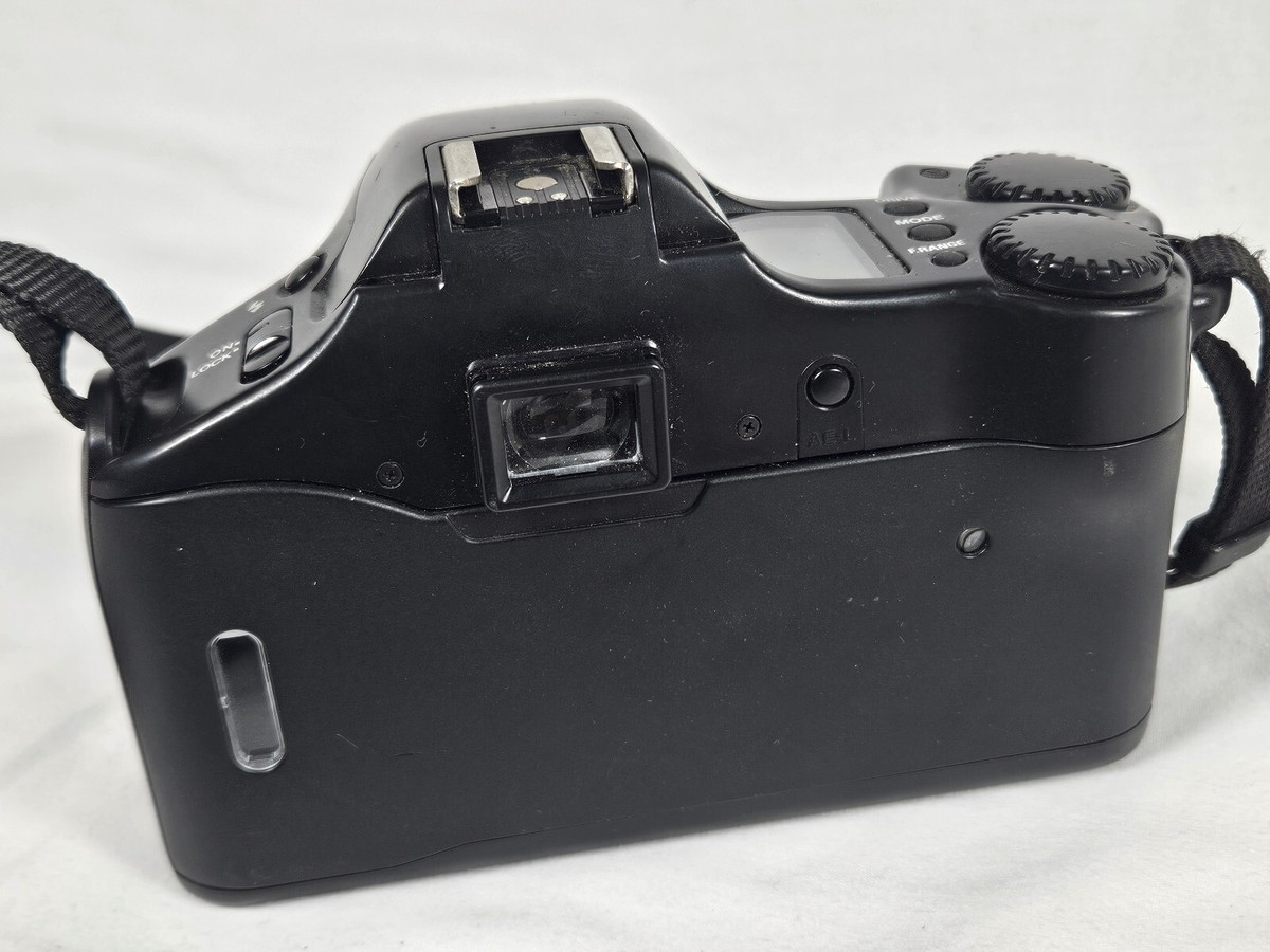 YASHICA 300 Auto Focus Kyocera 35MM SLR FILM Camera 28-70MM