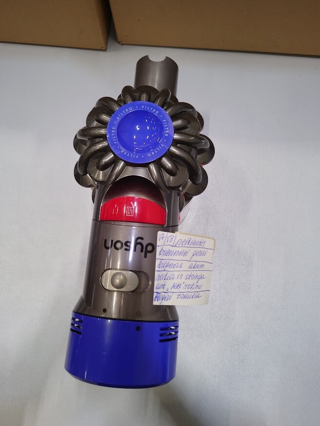 Dyson V7 V8 Vacuum Used Weak Battery Freezes No Accessories