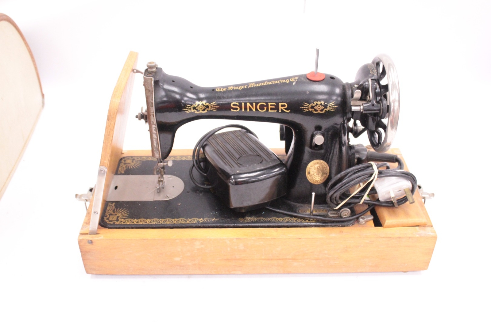 Vintage SINGER EB143914 Electric Foot Pedal Operated Sewing Machine