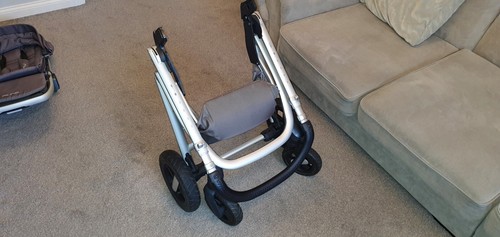 Nuna Ivvi Savi Pushchair - Graphite and Carry cot - Picture 9 of 12