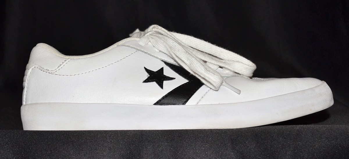 Converse All Star White with Black Star Low Top, Men's 8 Converse All Star White with Black Star Low Top, Men's 8