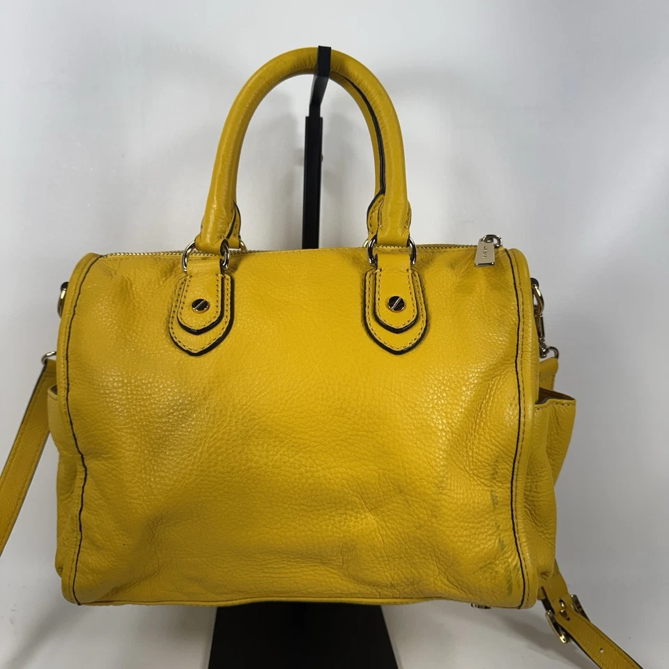 Cartera Michael Kors Margo de cuero amarillo con correa larga desmontable Foto 4 de 4