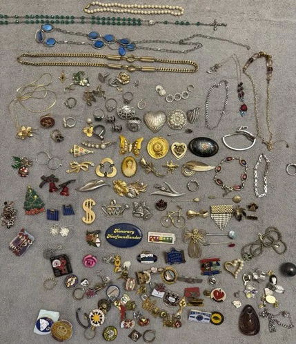 Large Mixed Lot Vintage Costume Jewelry Brooches Pins Necklaces Rings