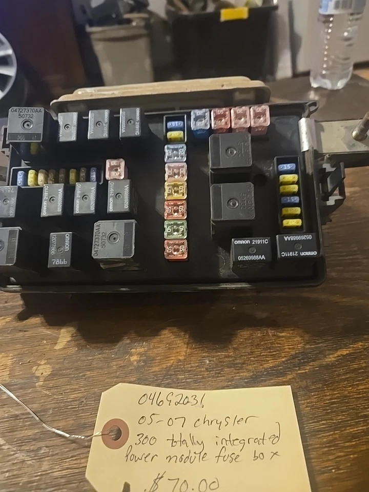 2005 2007 Chrysler 300 Totally Integrated Power Module Fuse Box TIPM 04692031 - Imagem 2 de 4