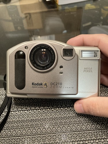 Kodak Digital Science DC210 Plus Zoom Camera - W/ Memory Card TESTED!!🔥🔥 - Picture 2 of 19