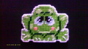 FROG -- CUDDLY CRITTER MAGNET -- PLASTIC CANVAS