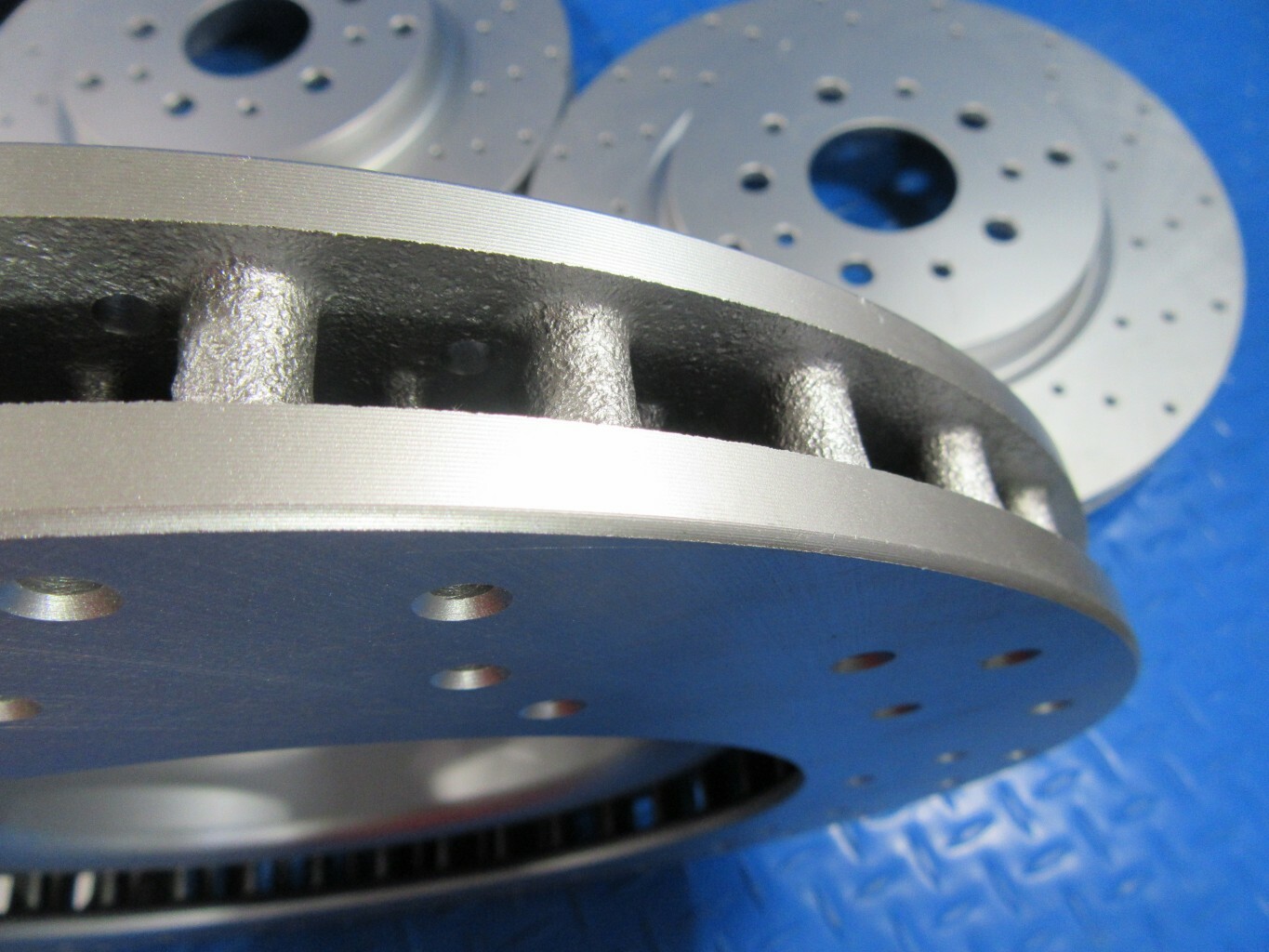 Maserati GranTurismo Quattroporte front rear brake pads rotors TopEuro #6925