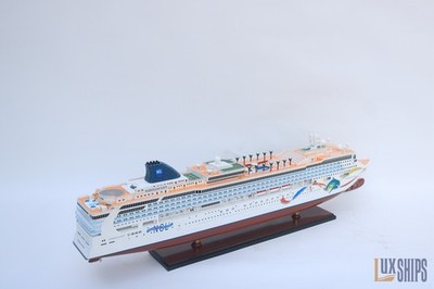 Norwegian Dawn Kreuzfahrtschiff Modell 40 in LuxShips Holznachbau gebaut