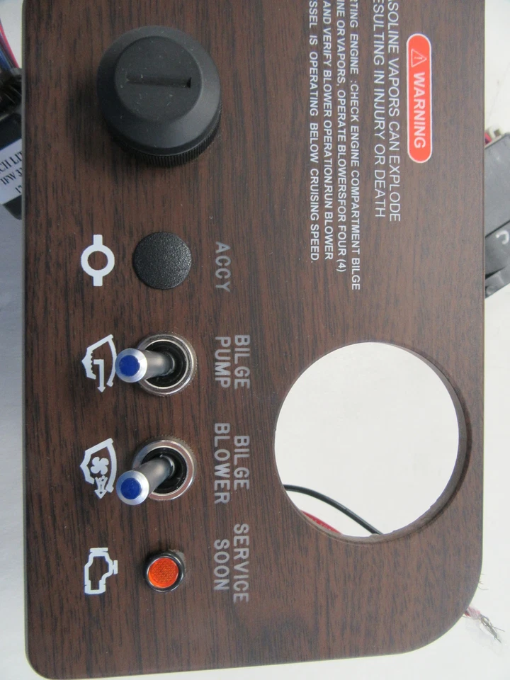 PANEL INTERRUPTOR ENCENDIDO SEA RAY 210 SUNDANCER (2019) MARRÓN MADERA VETA 2229707 BARCO Foto 4 de 4