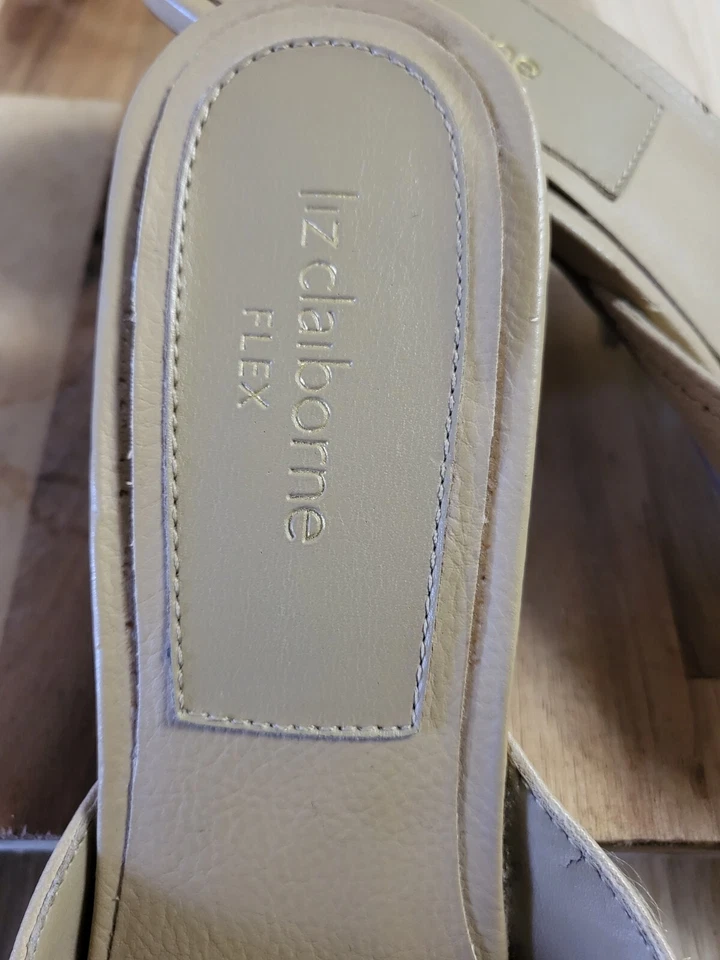 Chinelos femininos Lizclairborne Flex com dedos fechados bronzeado tamanho 8,5 Preppy - Imagem 3 de 4