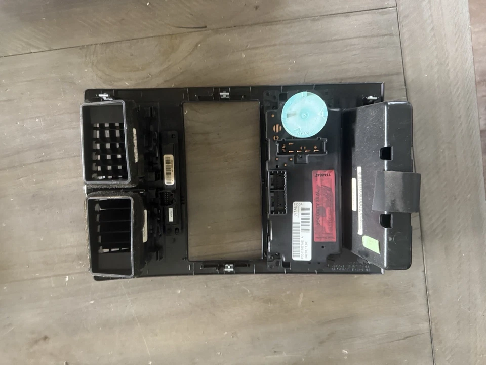 Dodge Charger/Magnum 2008-2010 radio bisel tablero moldura con controles de clima OEM Foto 3 de 4