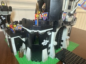 LEGO Black Monarch's Castle 6085 INSTRUCTIONS NOT INCLUDED. 100% Complete