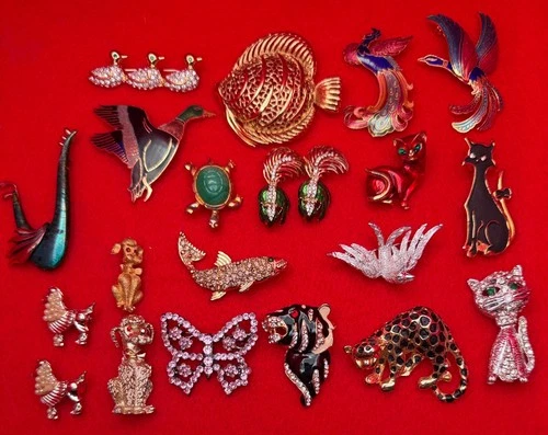 LOT of 21 Vintage Costume Jewelry PINS