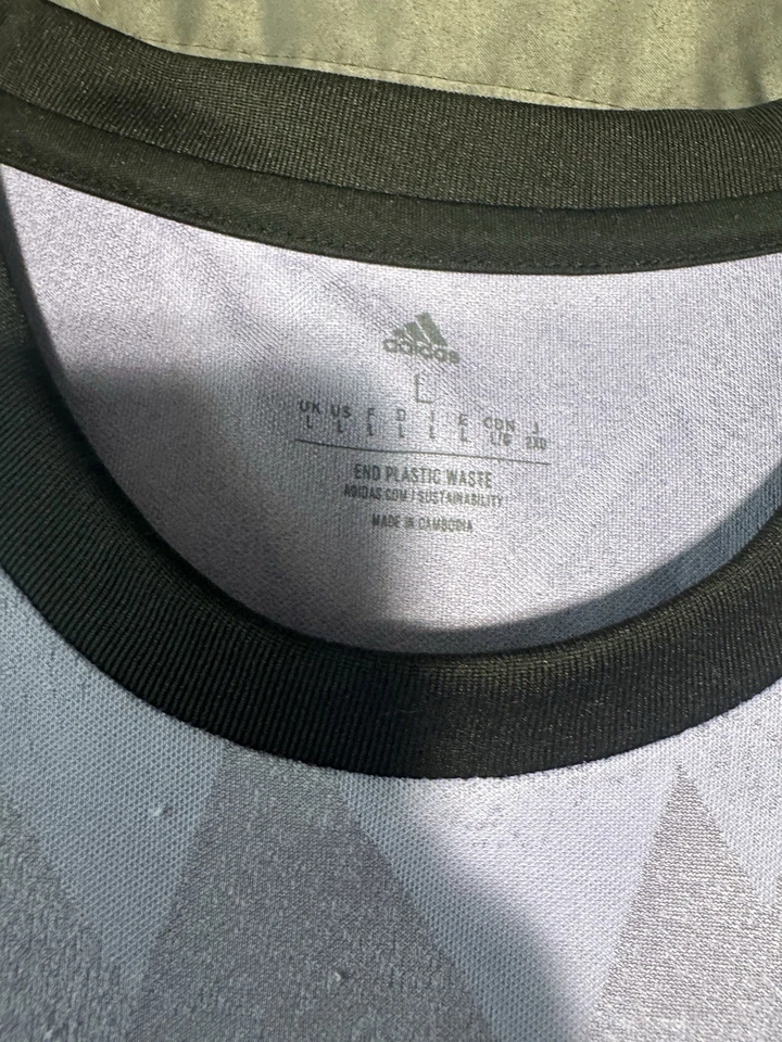 Camiseta Adidas Real Madrid 22/23 Visitante Auténtica Talla Grande Foto 4 de 4