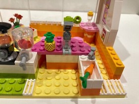 LEGO FRIENDS: Heartlake Juice Bar (41035) Complete Set
