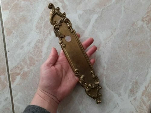 Portes anciennes et serrurerie plaques poignées en laiton