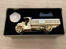 First Gear 18-2787 Kent Feeds 1927 Mack AC Stake Truck Gold 1/34 "BRAND NEW”