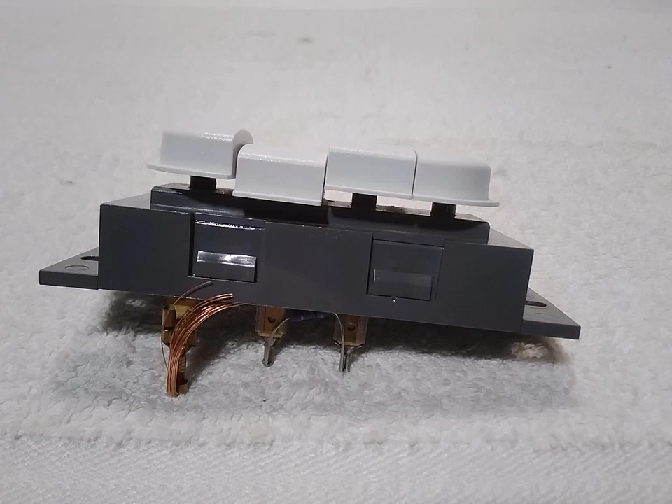 Interruptor de lavadora para centro de lavandería Maytag Neptune N.º de parte: 63707170W Foto 4 de 4