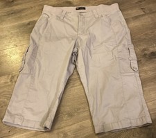 Lee Cargo Capri Pants Gray Women  s 14M Relaxed Fit Elastic Waist Zip Pockets EUC