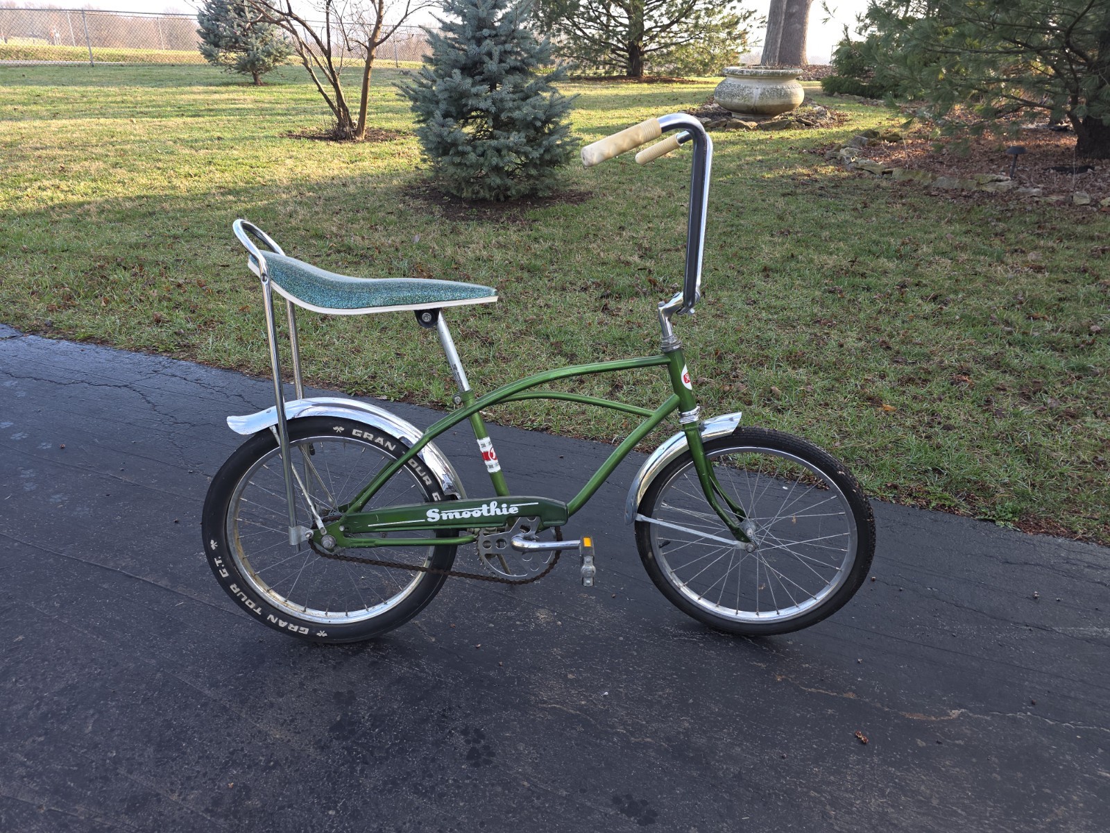 (Used) 1970 ROLLFAST SMOOTHIE original Survivor Green Muscle Bike Glitter Banana Seat (695.00 USD) (Used) 1970 ROLLFAST SMOOTHIE original Survivor Green Muscle Bike Glitter Banana Seat (695.00 USD)