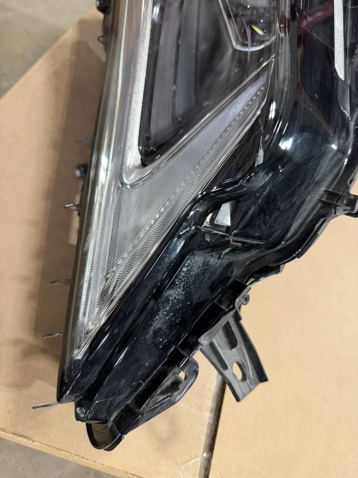 Оригинальная б/у правая фара в сборе с автоматическим контролем уровня для Lexus Rx350 2016-2019 годов выпуска - Изображение 2 из 4