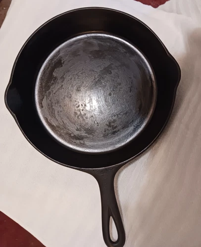No. 8 Griswold Cast Iron skillet Erie, Pa. No wobble No spin