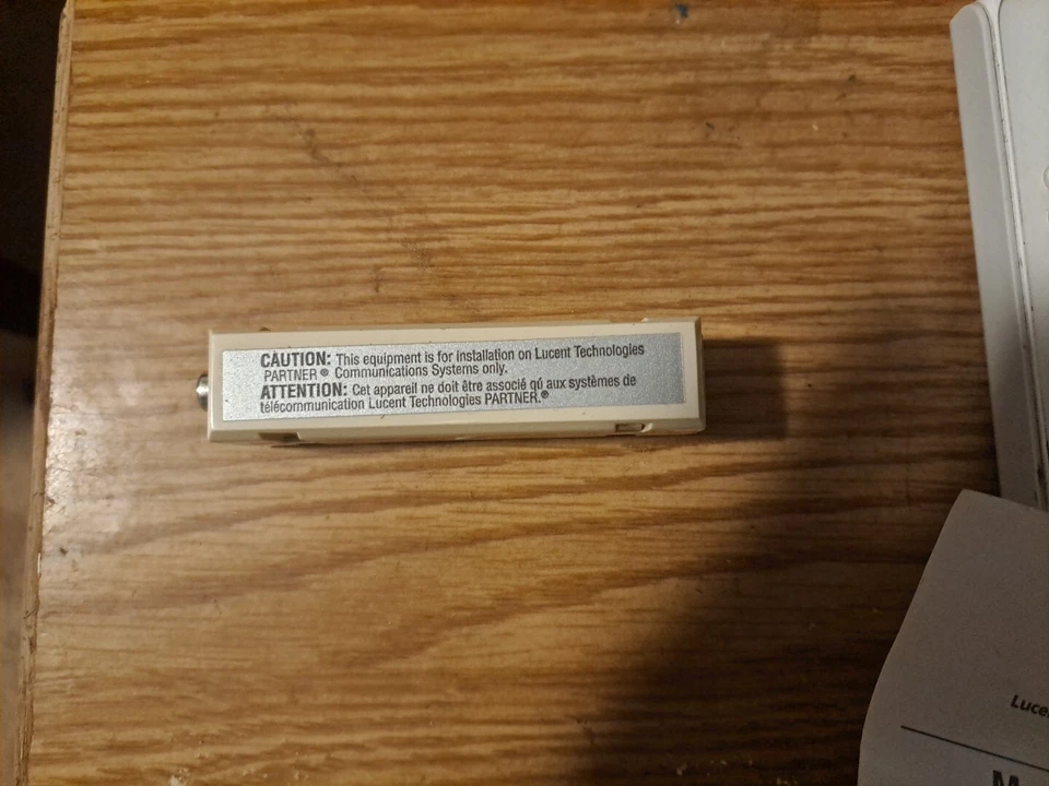 Acoplador de música en espera Lucent Technologies modelo 105A  Foto 2 de 4