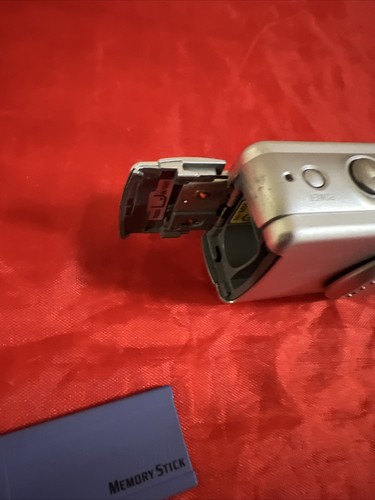 Sony Cyber-shot DSC-U30 2.0MP Digital Camera - Parts/Repair - Picture 14 of 15