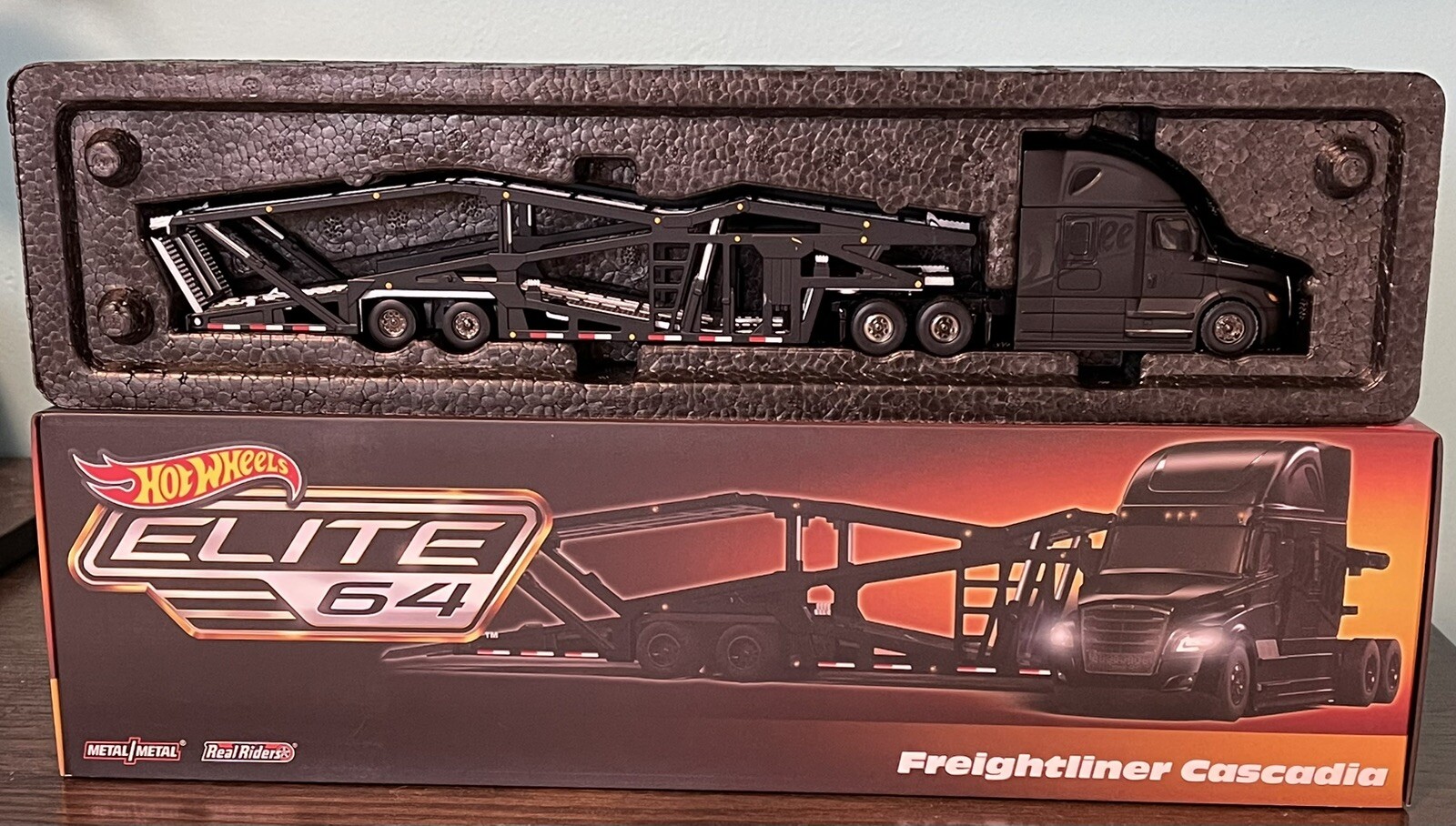 Hot Wheels  Elite 64 Freightliner Cascadia Tractor W/Trailer, BLK chrome Wheels