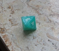 King Cards Pearl mint d8 - OOP dice
