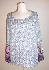 Style And Co Long Sleeved Top Size Large Bell Sleeve Stretch Patterned