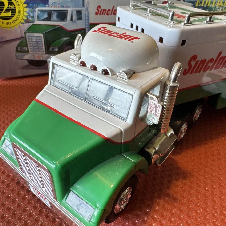 SINCLAIR-*CLASSIC RACE CAR CARRIER*FROM 1997 W/WORKING LIGHTS, SOUND & RACE CAR - Image 3 of 4