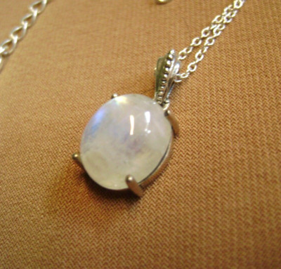 .925 STERLING SILVER YS  INDIA CABACHON MOONSTONE 16-18'' LENTH PENDANT NECKLACE