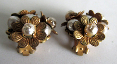 VINTAGE MIRIAM HASKELL FAUX BAROQUE PEARL GOLD-TONE CLIP EARRINGS