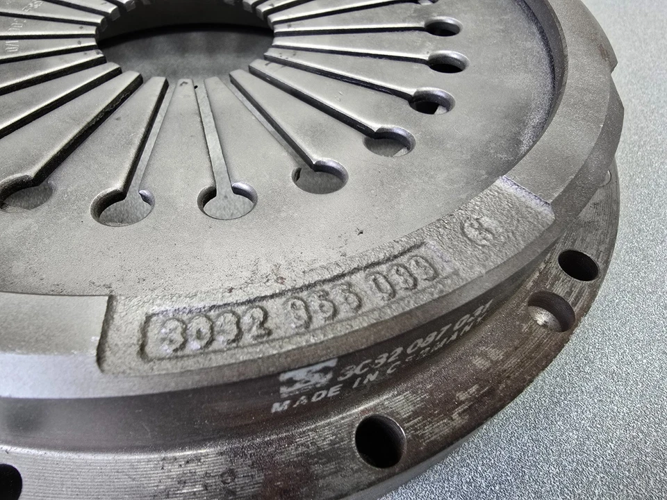 BONITO USADO ORIGINAL PORSCHE 911 915 GMFZ225 PLACA DE PRESIÓN EMBRAGUE 1972-86 8/93 Foto 3 de 4