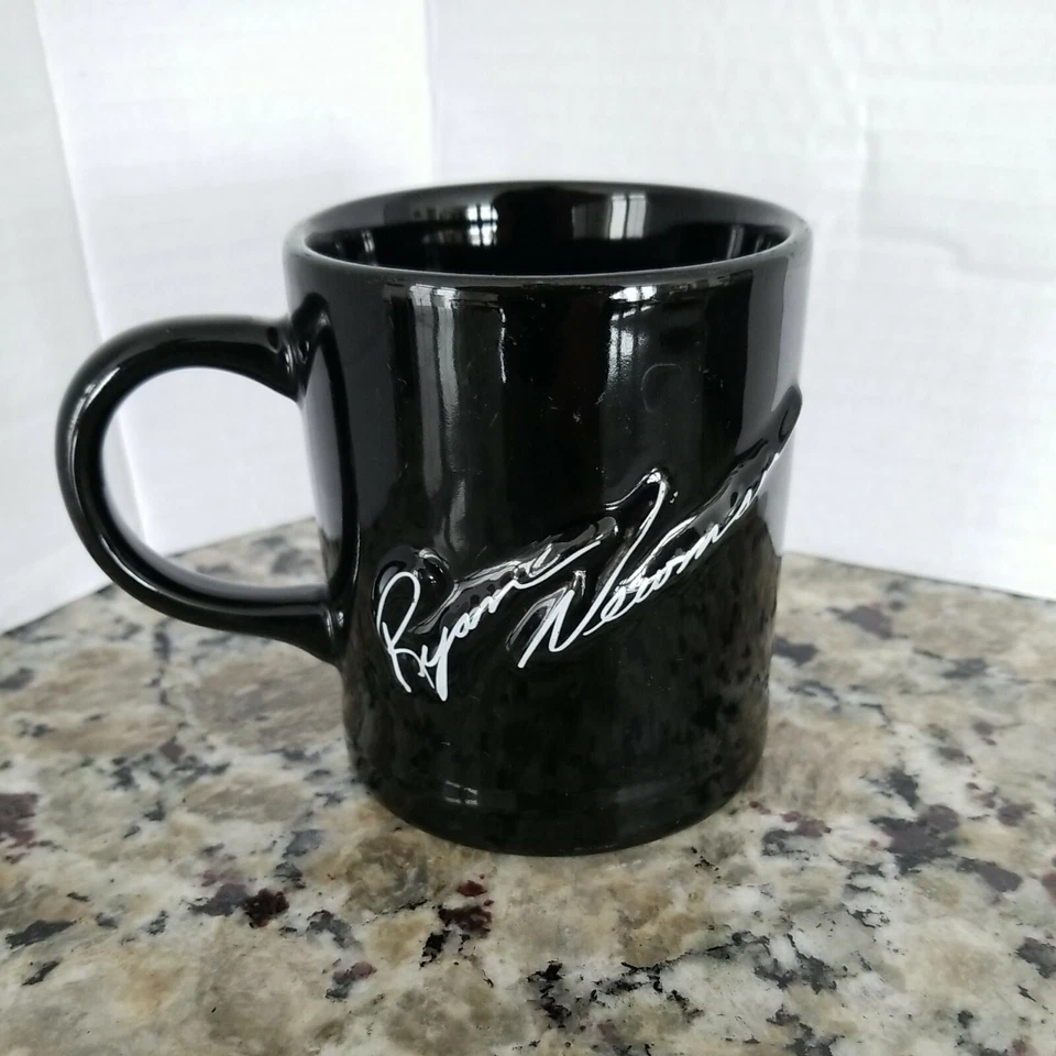 Taza de café Ryan Newman 12 NASCAR Penske Racing negra roja blanca coche rara Foto 2 de 4