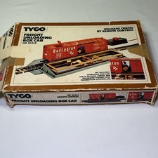 Vintage Tyco HO Scale Freight Unloading Box Car Set No. 930 Train Set With Box