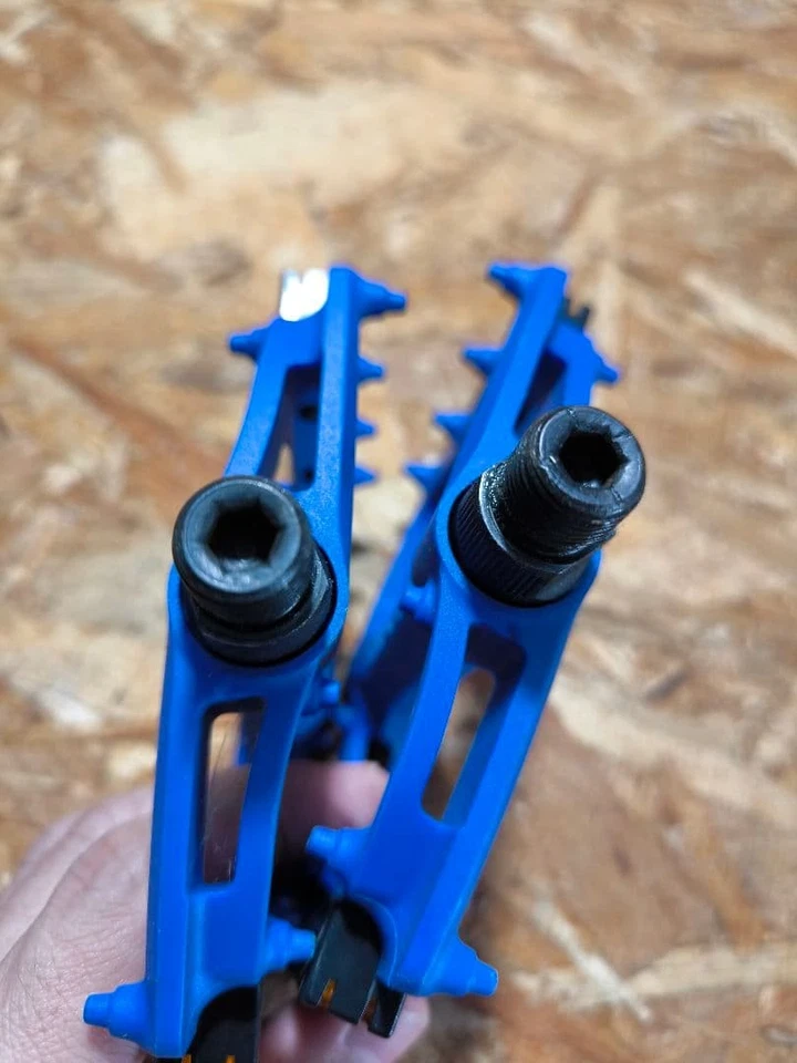 Tioga blue flat pedal - Image 2 of 4