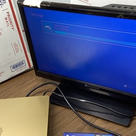 PS4 PlayStation 4 Gold Slim Limited Edition 1 TB W/ 1 Controllers And Game